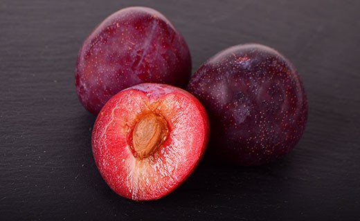 PRUNE ROUGE ROUGE